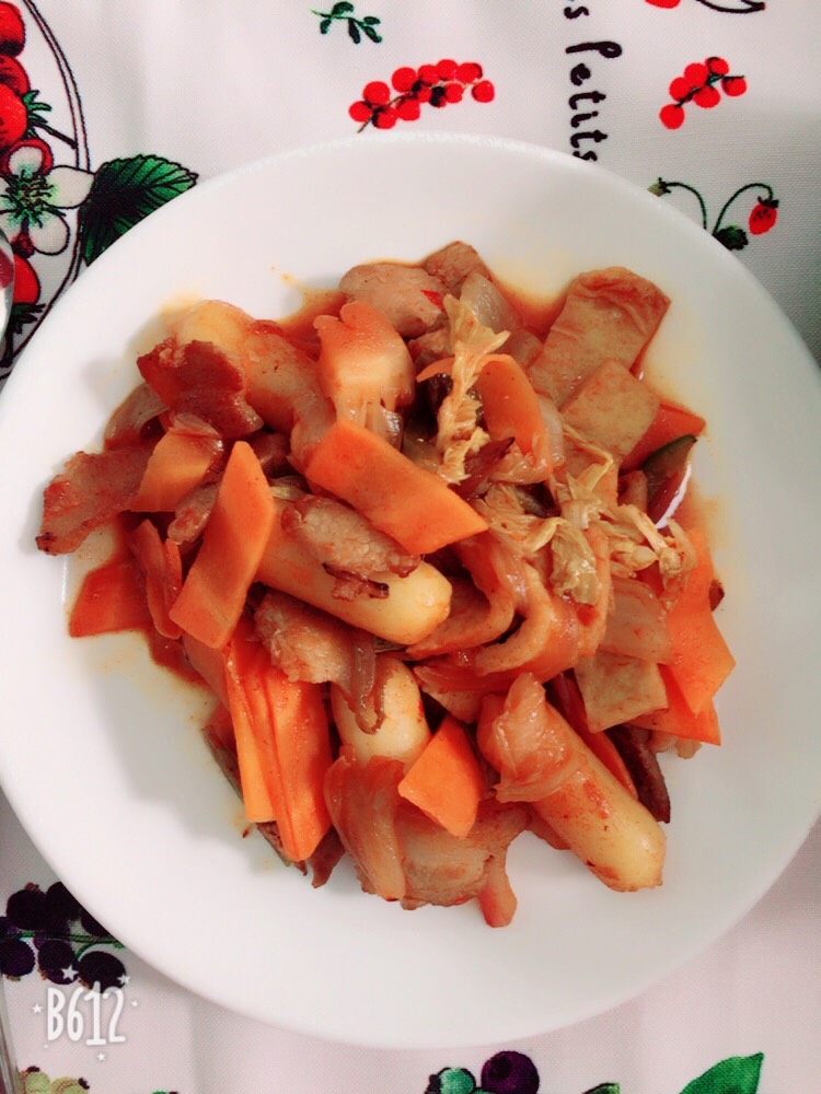 辣白菜五花肉炒年糕