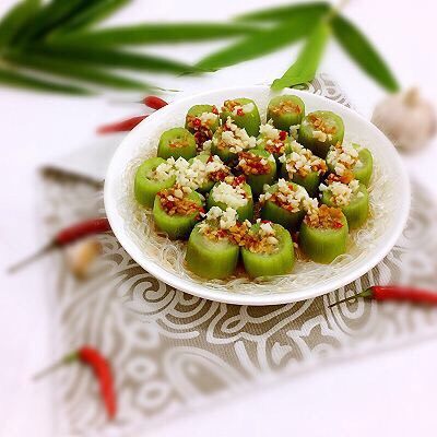 蒜蓉粉丝蒸丝瓜,拿出,很是下饭的一道菜