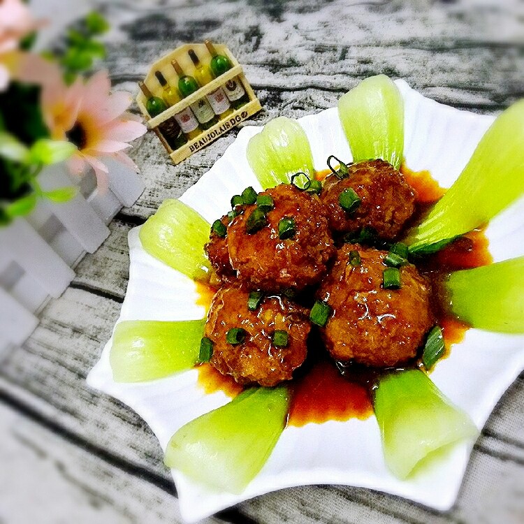 糖醋肉丸子,这盘我把肉丸子过下油,再淋汁,味道也是棒棒的,希望友友们都可以试试,👏👏👏👏👏👏👏