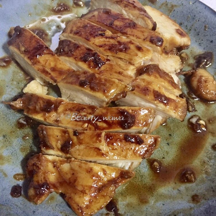 娃娃的健身餐日记
秘制烤土豆➕照烧鸡胸肉,出锅,切块