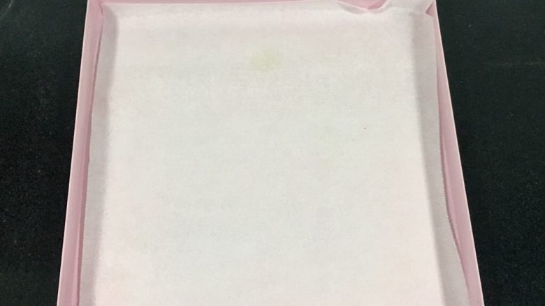 桃酥(花生桃酥),烤盘铺油纸。