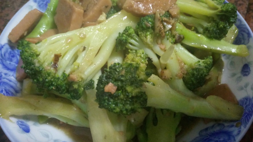 西兰花炒火腿肠