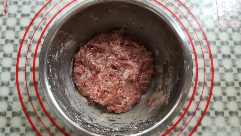 玫瑰鲜花饼,材料用刮刀混合均匀,放冰箱冷藏半小时