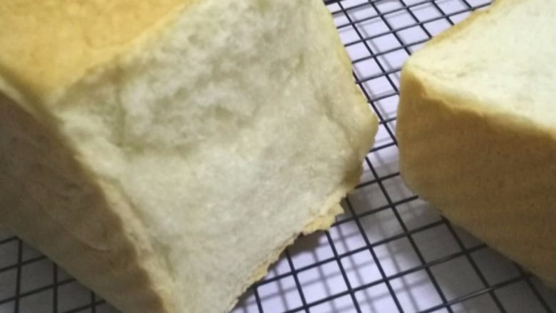 17小时中种软吐司,切片还可以抹果酱或做成三明治食用