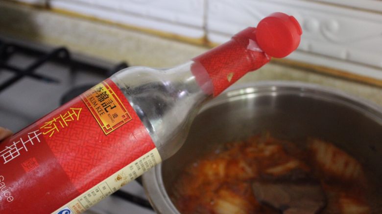健康韩国泡菜汤,加点<a style='color:red;display:inline-block;' href='/shicai/ 788'>生抽</a>,按照你的口味调