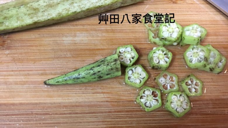 ⭐️星星秋葵蛋⭐️,將秋葵切片,利用秋葵本身的形狀,使其呈現星星狀🌟✨