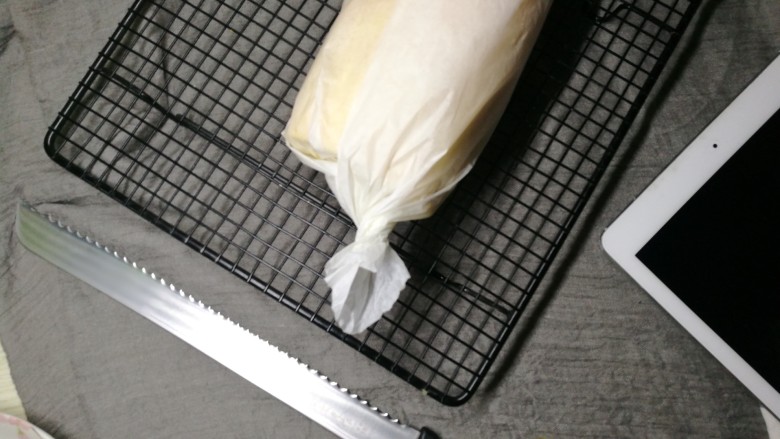 低卡南瓜蛋糕卷(内附无油低卡南瓜卡仕达酱做法),取出