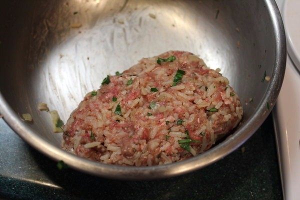 高丽菜牛肉卷,白饭可以用吃剩的白饭,或是讲究一点,用鸡高汤煮成白饭来使用会更有味道。