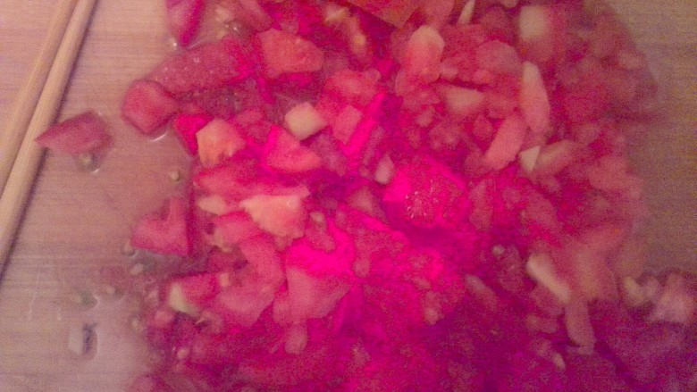 番茄辣酱意面,<a style='color:red;display:inline-block;' href='/shicai/ 59'>番茄</a>切碎