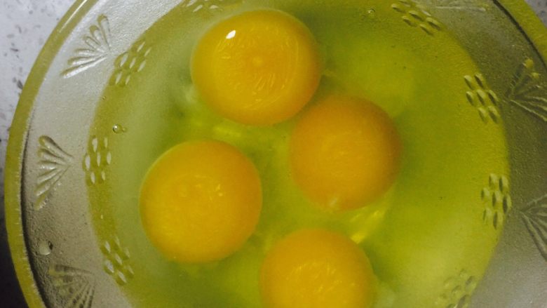 韭菜鸡蛋饺子,草<a style='color:red;display:inline-block;' href='/shicai/ 9'>鸡蛋</a>有点小，最后放了6个。