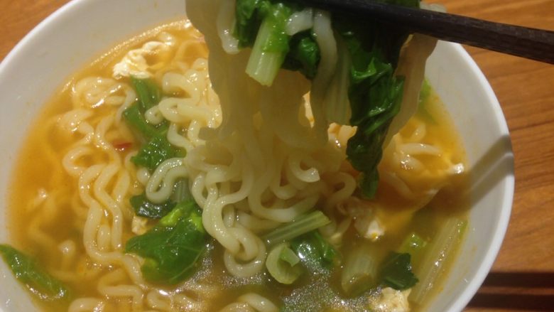 韓式辛拉麵,好吃加料的韓式泡麵完成!!