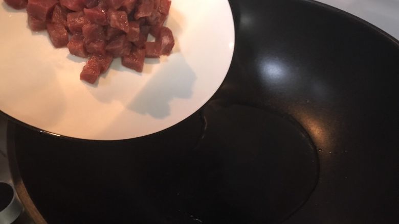 超满足便当(15),五成热 下牛肉粒