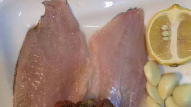 锦绣芙蓉鳜鱼球,鳜鱼取鱼肉，改十字花刀