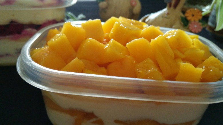 美味的水果千层盒子蛋糕,太美啦!太有食欲啦!忍住口水😄😄😄