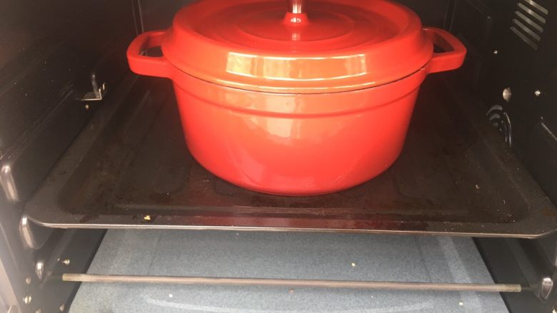 什蔬蒜香鸡翅,整锅放入烤箱内,200度 20分钟