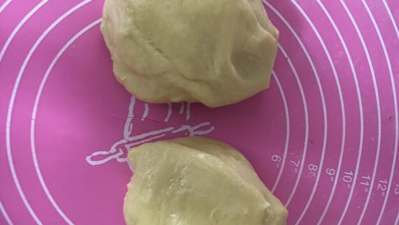 睡猫吐司,出膜后平均分成两份