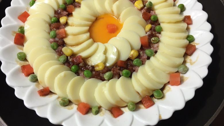 芙蓉豆腐,盘子太大只能用炒菜的锅来蒸,嘻嘻