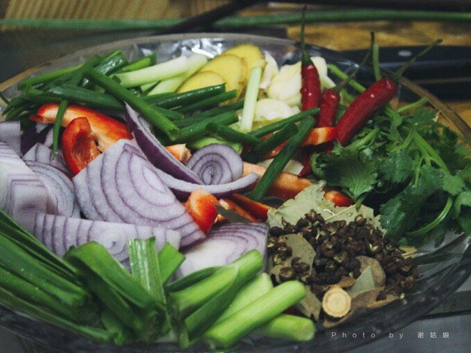 麻辣小龙虾,这是方子里所需要用到的配菜和香料