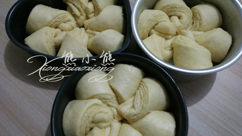 椰蓉手撕面包,进行第二次发酵,发酵温度28℃,保持湿度。