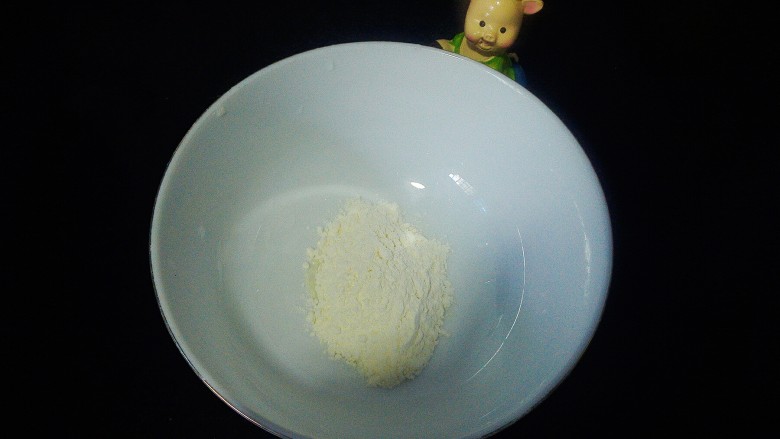 苦瓜发面饼,发面期间,我们先来弄油酥,取适量的面粉