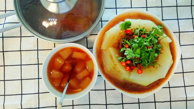 姜丝冬瓜暖胃茶,用冬瓜做的一餐,有汤,有菜。