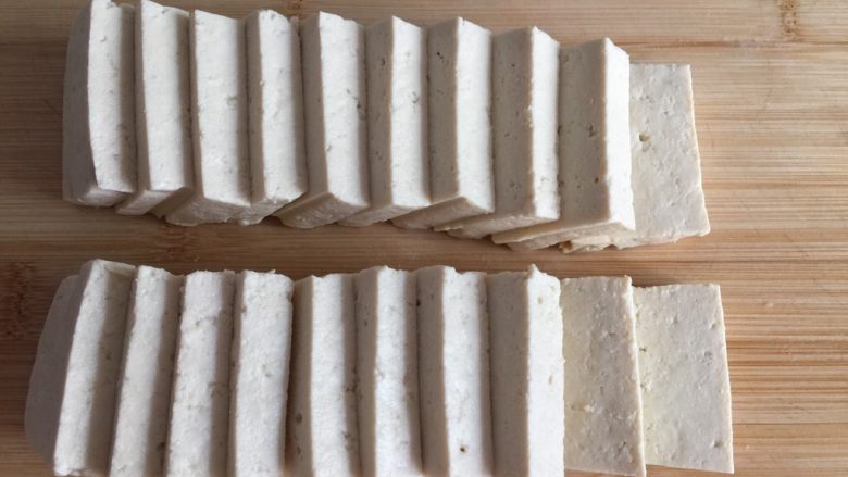 彩色豆腐,豆腐切成小块