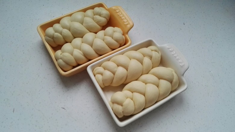 辫子面包(一发),发酵至明显变大。