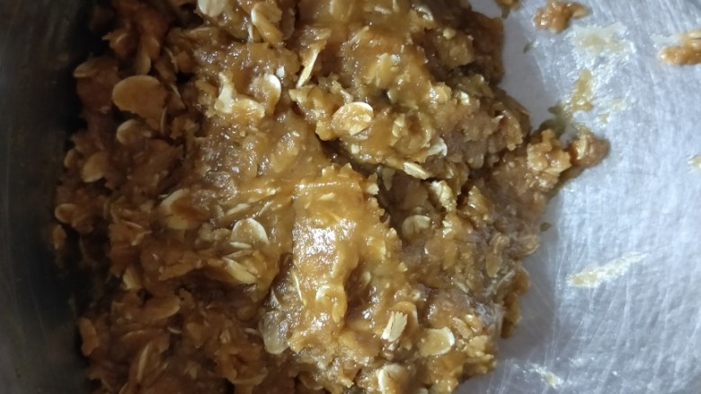 红糖燕麦饼干,所有原料拌匀至无干粉,和成团