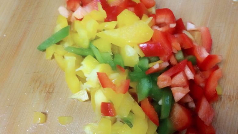 蛋炒洋葱,青椒切好