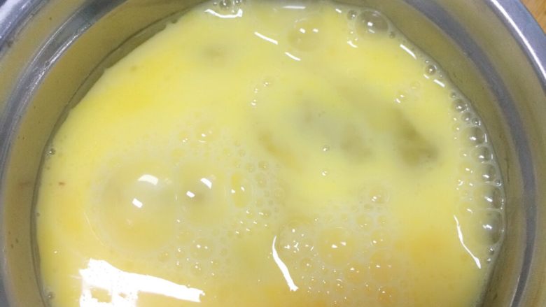 蛋炒洋葱,蛋打好