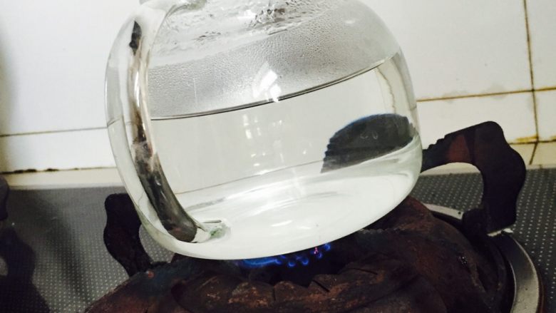百香果茶,水小火烧开!! 可以用奶锅烧