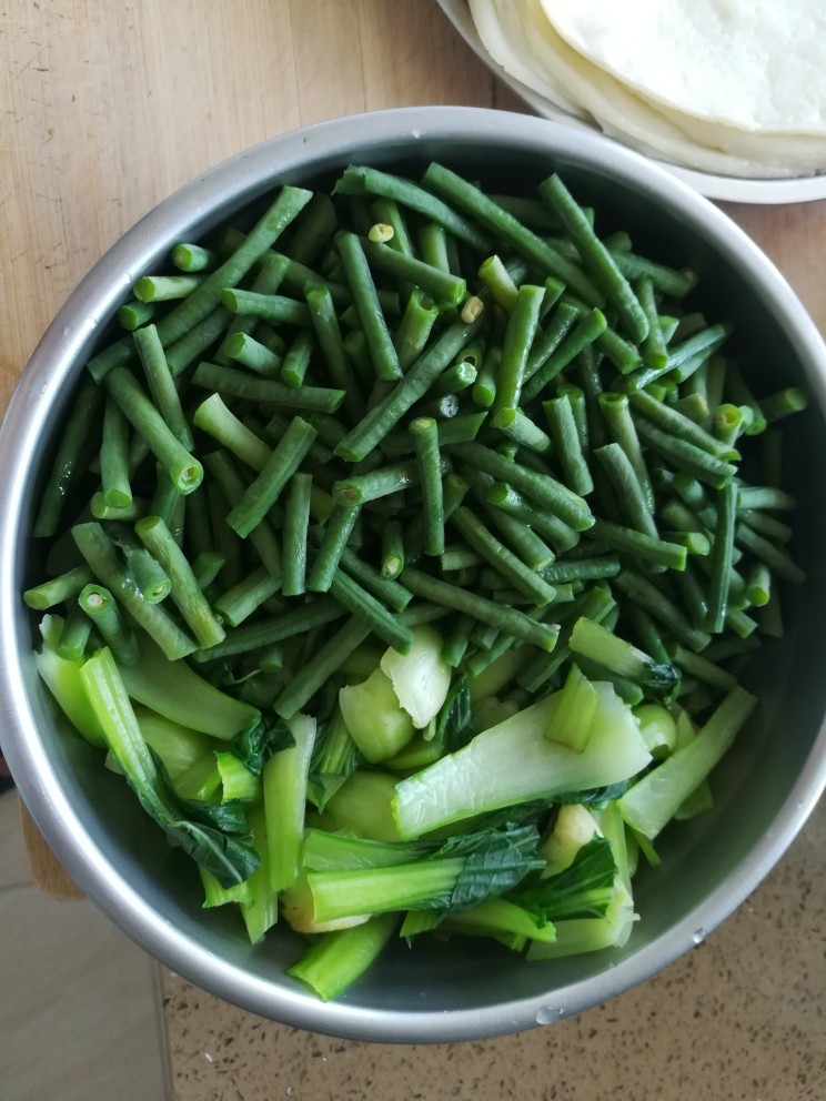 懒人消夏福利“懒凉皮”,焯制好的配菜自然冷却,不可过凉水