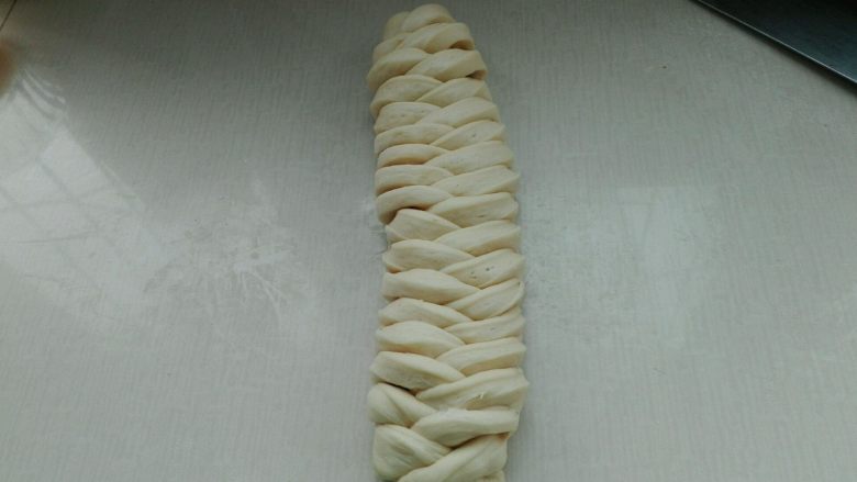 奶香蜜豆小土司,分别对应折叠编起来,如图