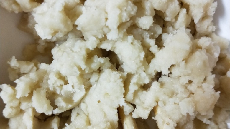 小糖饼,取100克面粉和50克油拌匀,和成油酥