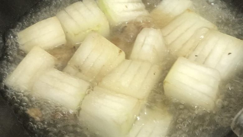 耗油烧冬瓜,加盐,生抽,老抽,耗油