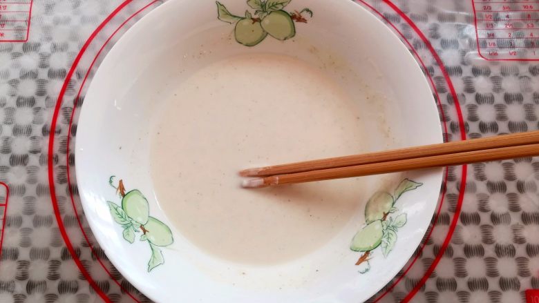 野葱鸡蛋饼儿, 面糊混合到没有明显颗粒,放一边备用