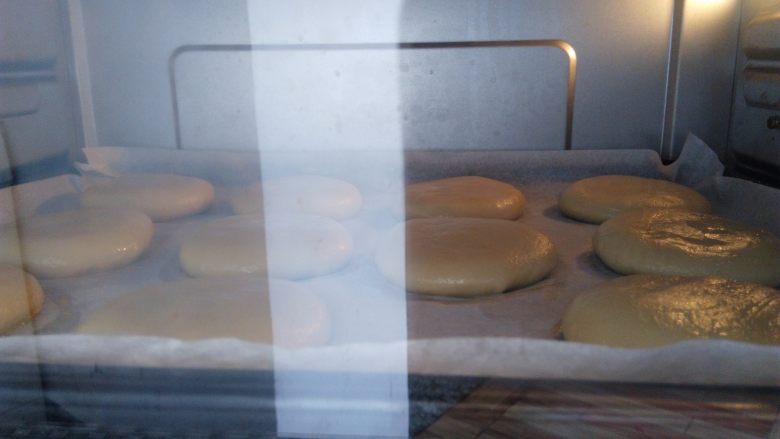 玫瑰酱香饼,整盘面饼放入烤箱160度烤40分钟,上色后及时加盖锡纸