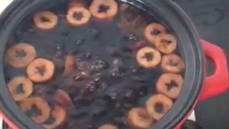 你以为酸梅汤只是一种饮料么?,大水煮开,小火文煮30分钟。