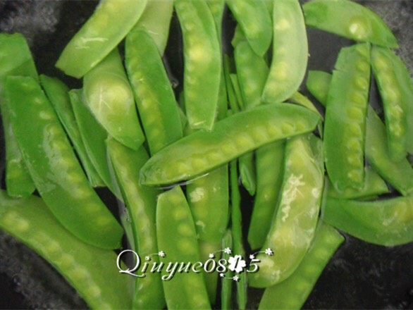 牛油果螺丝意面,再焯一下荷兰豆