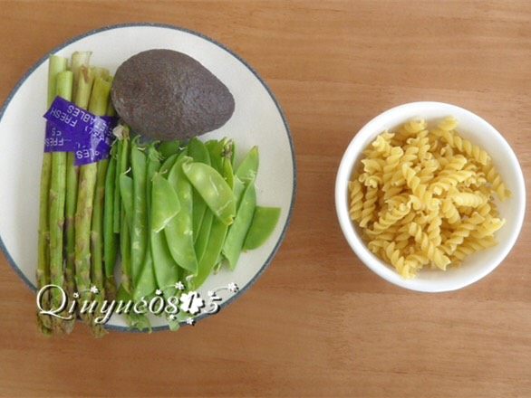 牛油果螺丝意面,准备食材