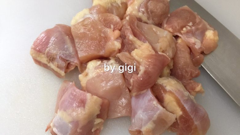 大口吃肉:蒜蜜紙包雞,切大塊