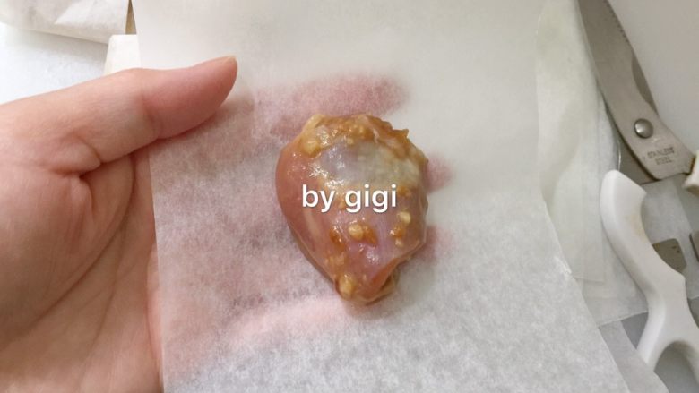 大口吃肉:蒜蜜紙包雞,每片包1塊雞肉