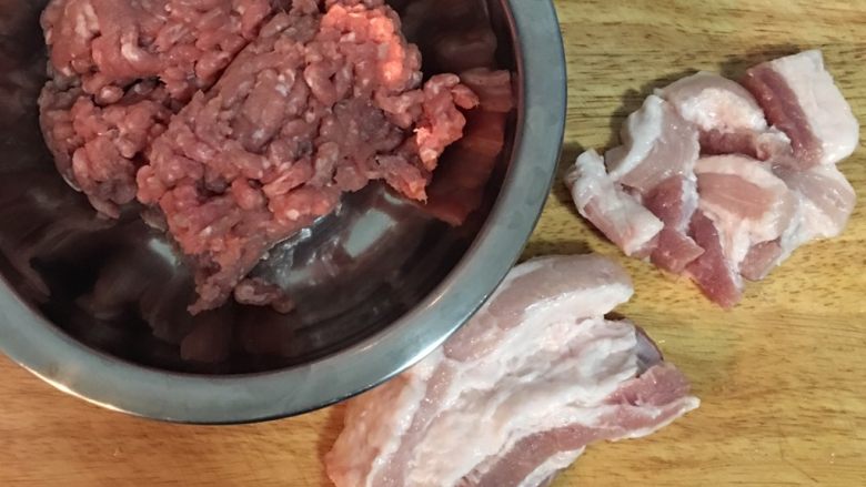 蜜汁黑胡椒豬肉乾,三層肉先切片,