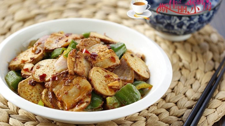 青椒素鸡炒回锅肉