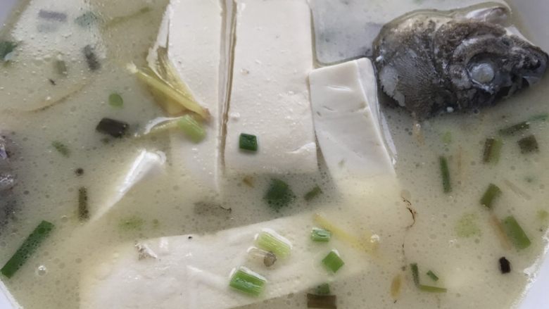 鲫鱼豆腐汤