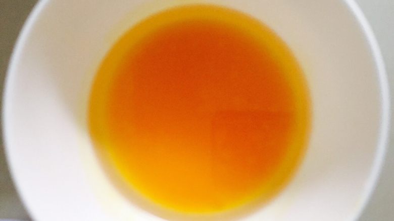 百香果海绵蛋糕,玉米油和百香果汁混合。。。