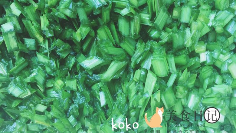 青汁鸡蛋韭菜饼,<a style='color:red;display:inline-block;' href='/shicai/ 116'>韭菜</a>洗干净切成小段