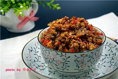 桌上有了它就嫌饭做少了-香菇牛肉拌饭酱,盛初来放冰箱冷藏随吃随取