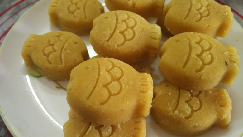 奶香绿豆糕,同样的方法做好其他,完成