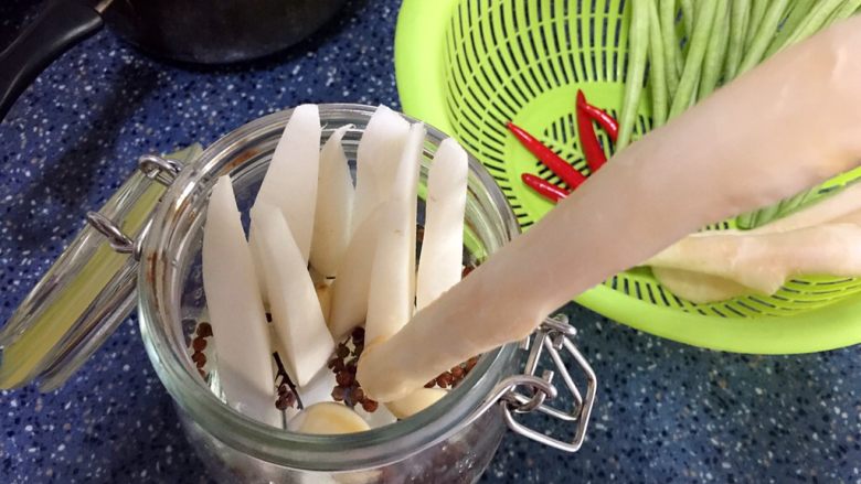 自制泡菜(小份量),放入子姜
